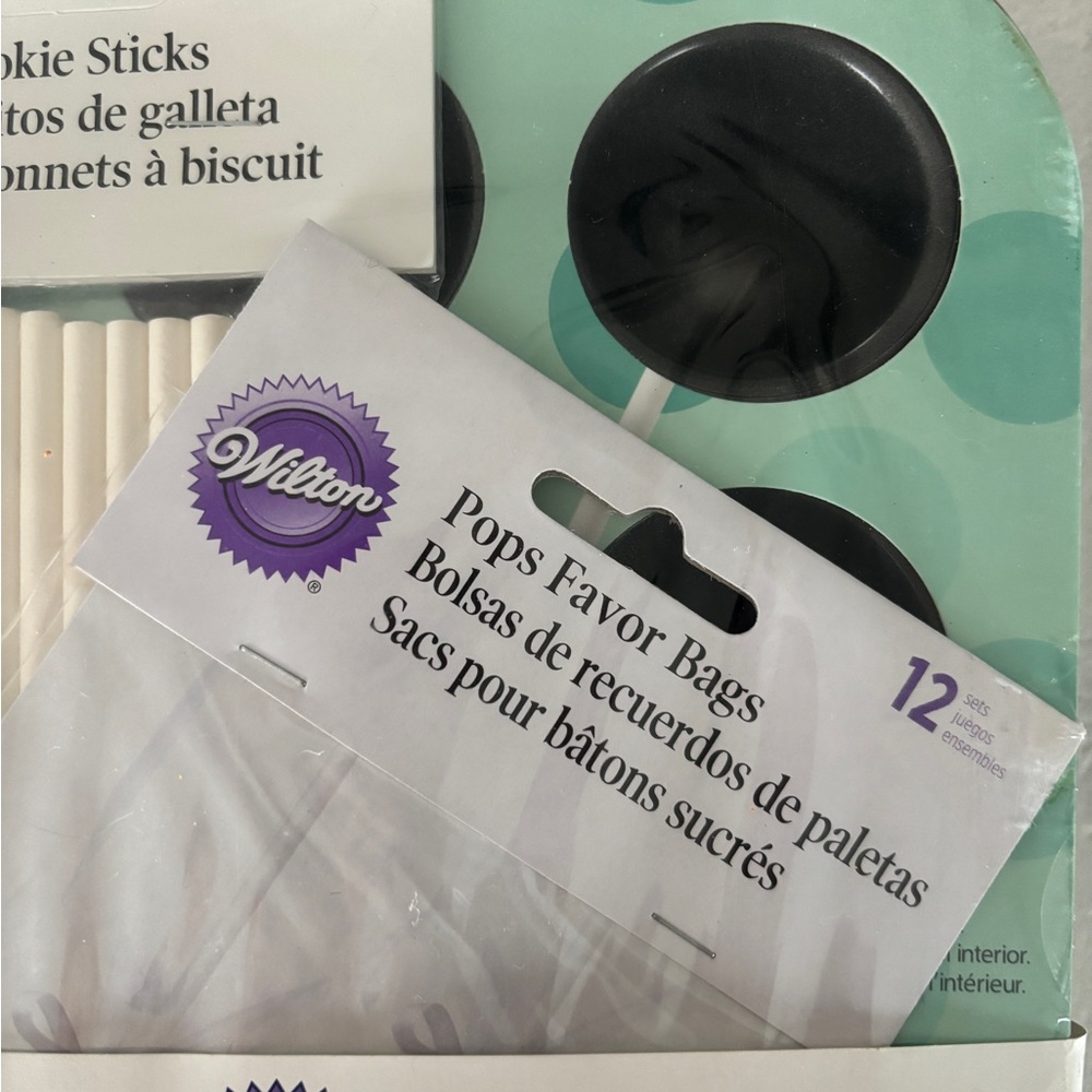 Wilton Cake pop Baking Set - Picture 3 of 4